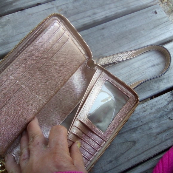 Michael Kors Metallic Rose Gold Cross Body Zip Around Wallet Purse - Picture 13 of 14